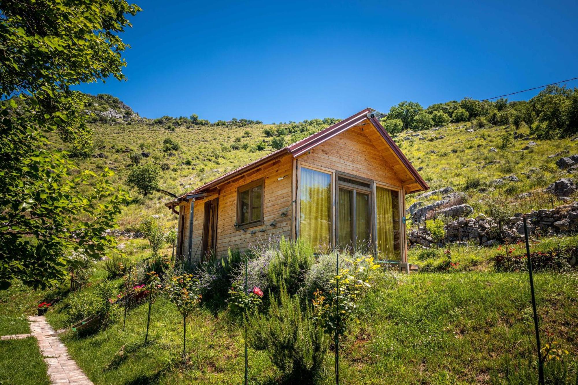 Boljesestre Lake Retreat Golubovci Exterior foto